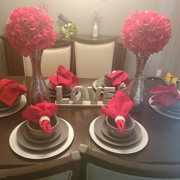 NEW 6 Piece 100% Spun Polyester Table Top Collection, Napkins, 18x18, Red - Picture 8 of 9